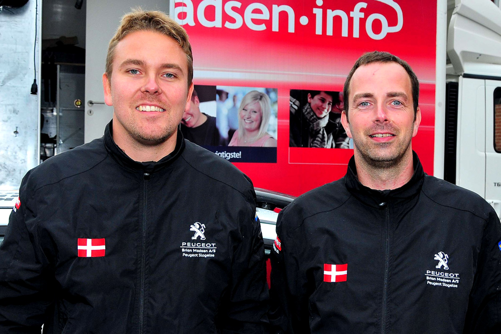 Vi kommer igen, lover Kim Madsen og Kasper Sørensen, der nu satser på et godt resultat i finaleløbet til danmarksmesterskabet i rally til oktober.
(Foto: Intercom)
